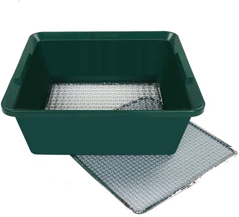 Kompost a záhradnícke náradie