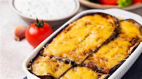 Typické grécke jedlá - moussaka, gyros, souvlaki