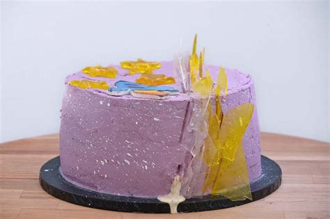 Vnútro papierovej torty s prekvapením