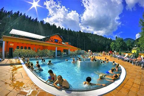 Panoramatický pohľad na Kúpele Lúčky a okolitú prírodu