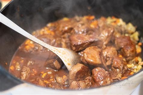 Hotové hovädzie ragú s prílohou
