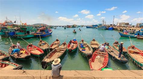 Plávajúce reštaurácie v rybárskej dedine Ham Ninh