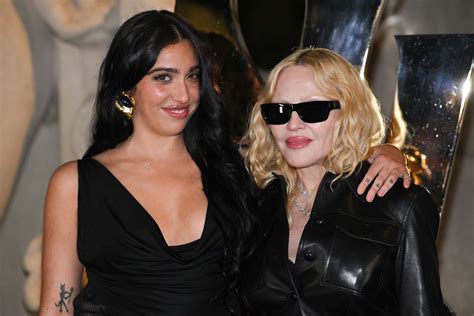 Porovnanie módnych štýlov Madonny a Lourdes Leon