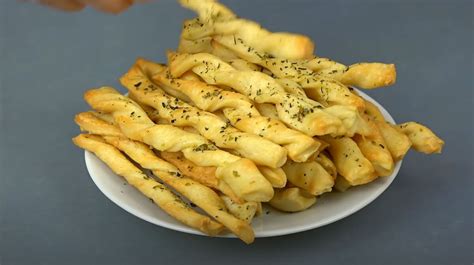 Slané tyčinky so syrom a bylinkami