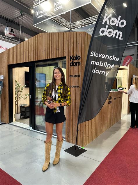 Fotografia spokojného zákazníka pri mliečnom automate