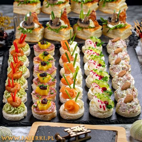 Rôzne druhy mini jednohubiek a finger food na plese