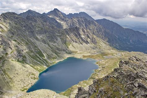 Fotografia Štrbského plesa s Vysokými Tatrami v pozadí