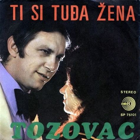 Žena masírujúca si prsník