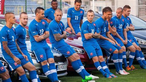 Futbalové mužstvo Vaďoviec na ihrisku