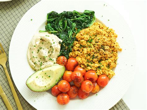 Tanier s vietnamským šalátom