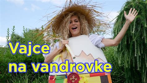 Vajce na vandrovke s batohom