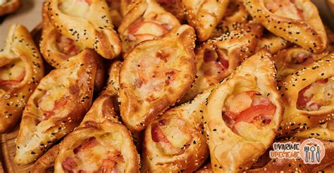 Rôzne druhy slaných koliesok z lístkového cesta