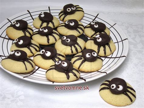 Pavúky z vrchnákov pre Halloween