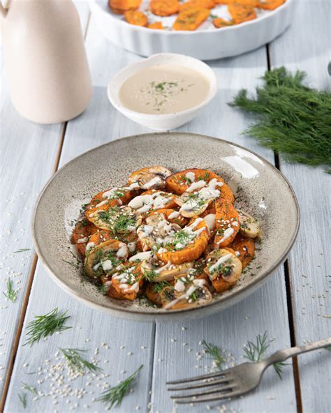 Bataty s hubami a tahini dresingom