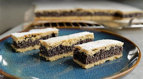 Ilustrácia makového koláča s drobenkou