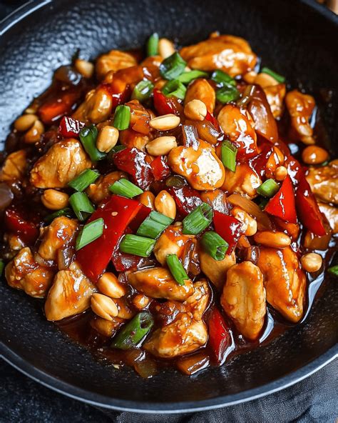 Kung Pao Chicken na tanieri s ryžou
