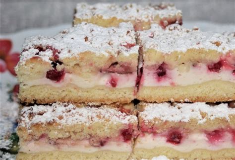 Piškótový koláč s ríbezľami