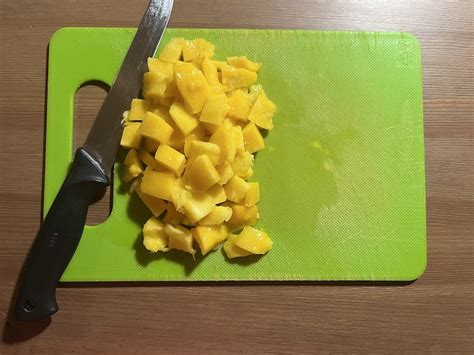 Nakrájané maslo na malé kúsky