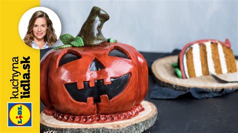 Halloweenska torta so strašidelnými zápichmi