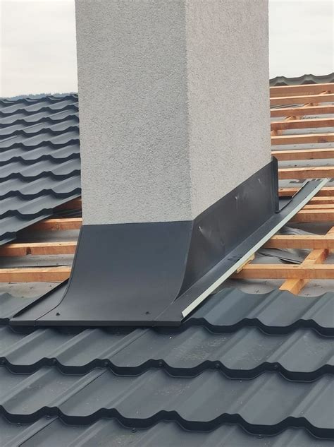 Detail odkvapového lemovania na plechovej streche