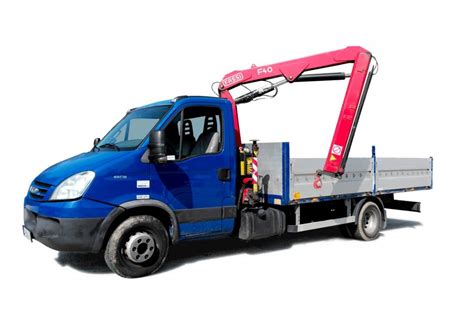 Auto s hydraulickou rukou