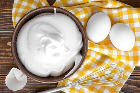 šľahanie snehu z bielkov