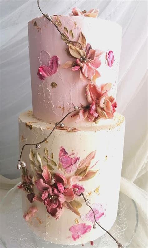 torta zdobená čokoládovým krémom