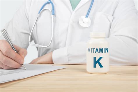 Molekulárna štruktúra Warfarínu a vitamínu K