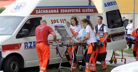 Zdravotnícki záchranári pri práci