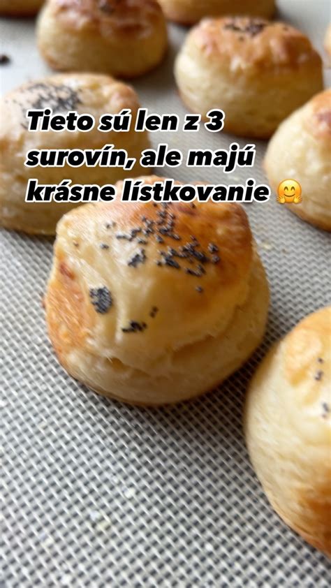 Zmes surovín na pekáči pred pečením