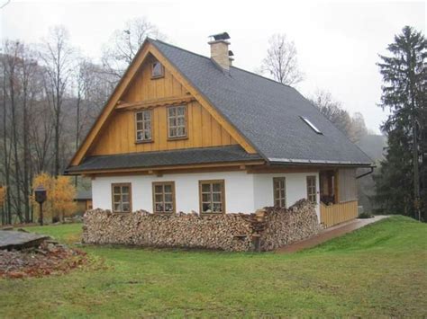 Historické vidiecke domy v regiónoch Slovenska a Maďarska