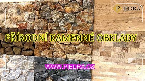 Studený obklad priložený na líce