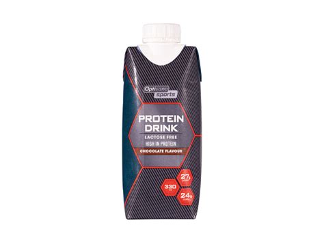 Športovec konzumujúci proteínový nápoj