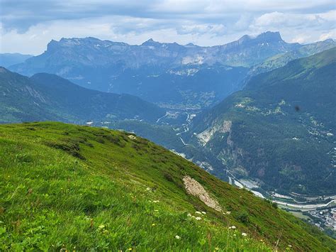 Panoramatický pohľad na Francúzske Alpy s Mont Blancom