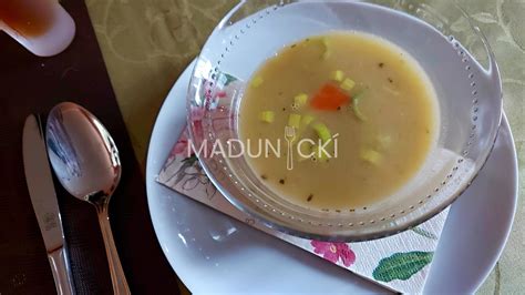 Servírovanie fazuľovej polievky