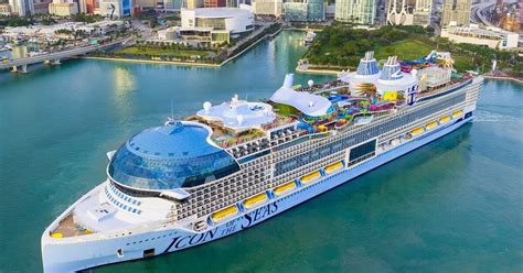 Luxusná výletná loď MSC Divina na mori