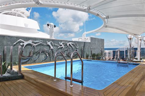 Exkluzívny bazén v MSC Yacht Club na lodi Divina