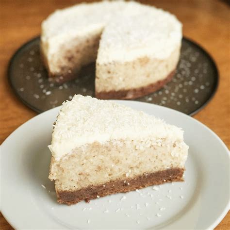 Pečený kokosový cheesecake vo forme pred pečením