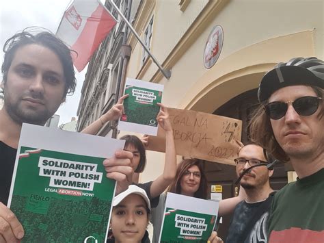Herečky prejavujúce solidaritu s iránskymi ženami