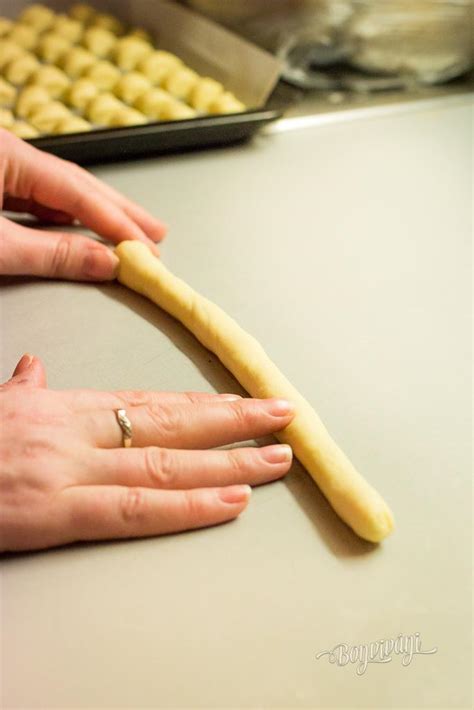 Ukladané bobaľky na plechu pred pečením