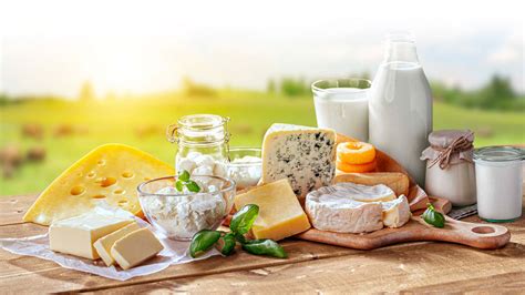 Farmárske produkty: mlieko, syry, mäso