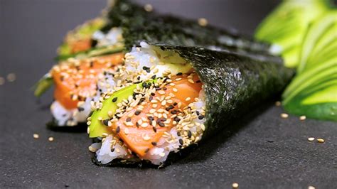 Temaki sushi v tvare kužeľa