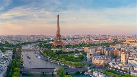 Paríž, mesto lásky a davov