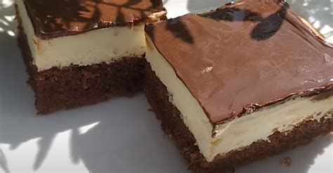 Ľadové kocky s čokoládovou polevou na tanieri