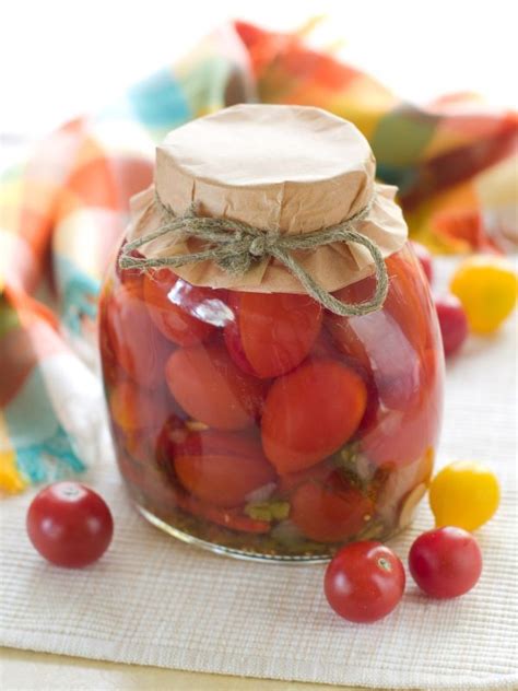 Nakladané cherry paradajky v octovom náleve