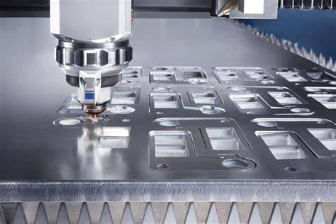 Fotografia moderného CNC stroja na spracovanie plechu