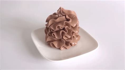 farebný krém na tortu z lyofilizovaného ovocia