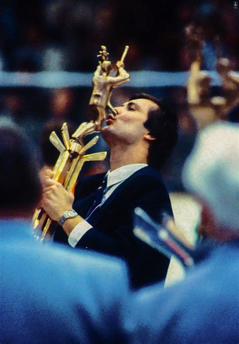 Fotografia francúzskeho tímu s trofejou Majstrov sveta 1998
