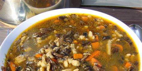 Miska fazuľovej polievky s bezlepkovou mrveničkou