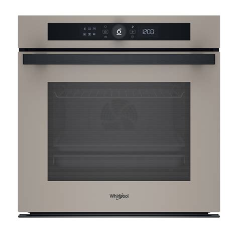 Vstavaná nerezová rúra Whirlpool DYNAMIC AKP 244/IX v modernej kuchyni
